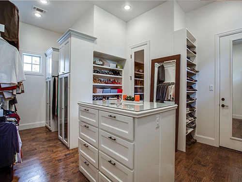 獨(dú)立式衣帽間怎么設(shè)計(jì)布局？這五點(diǎn)你要知道