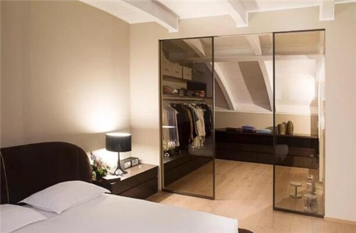臥室衣帽間怎么設(shè)計？這些技巧不要錯過