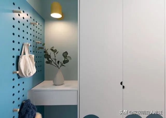 早知道洞洞板這么好用，何必打那么多柜子呢？