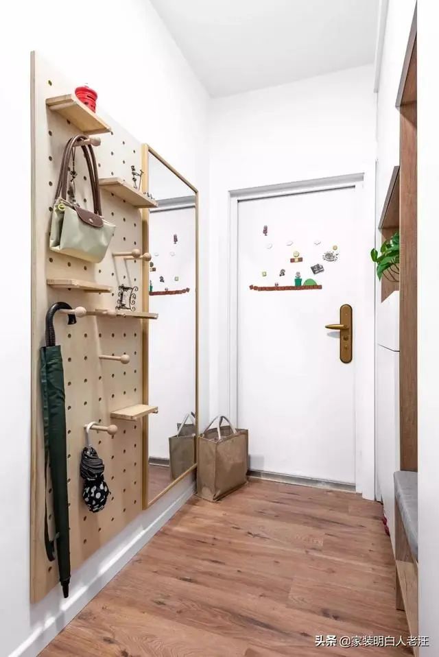 早知道洞洞板這么好用，何必打那么多柜子呢？