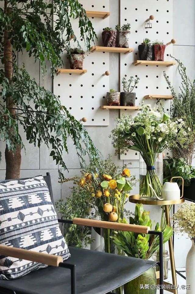 早知道洞洞板這么好用，何必打那么多柜子呢？