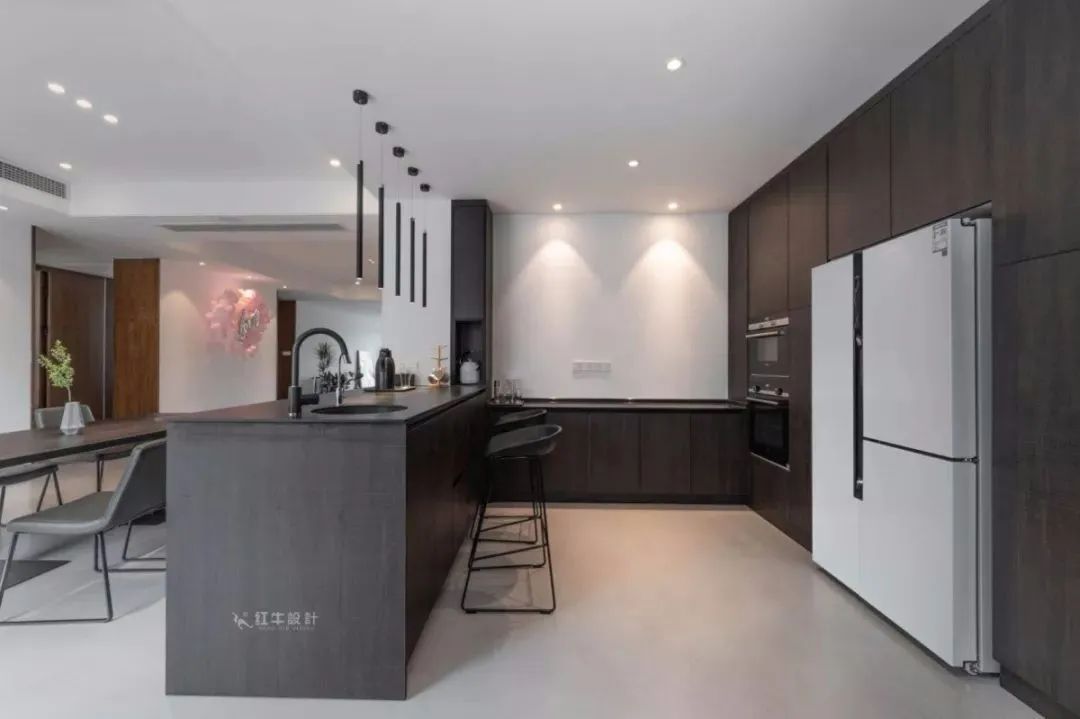 冰箱不一定要在廚房，放這兩處更適合小戶型！