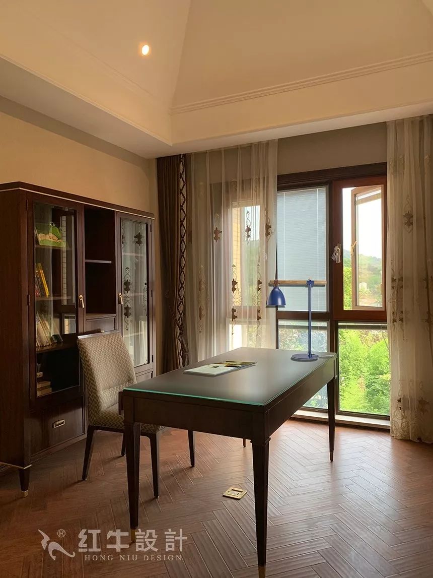 最美畢業(yè)照 ① | 紅?！芭牧伺摹蹦悖埐槭者@套別墅設(shè)計(jì)作品！