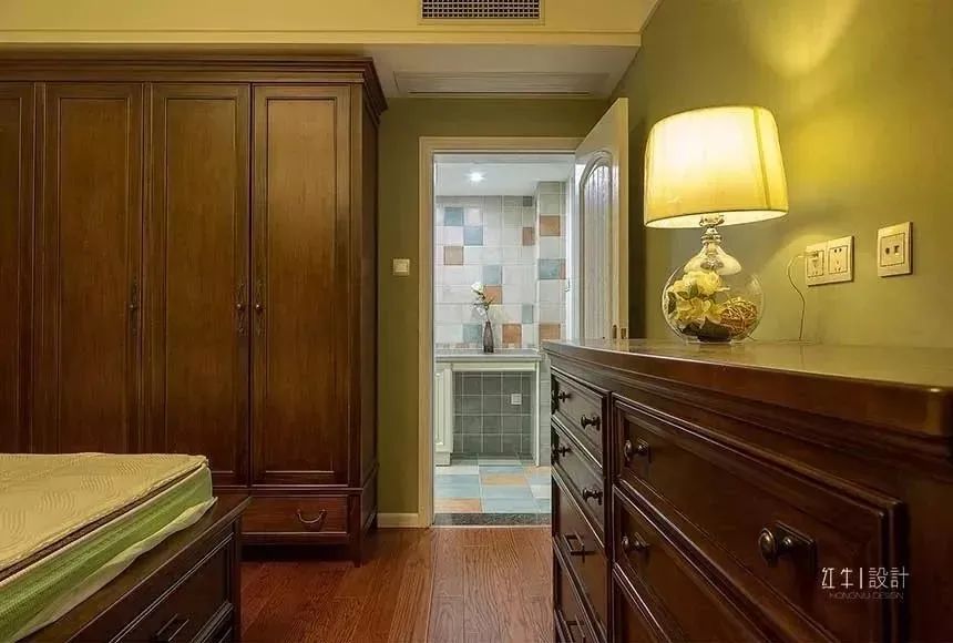 主臥究竟是帶衛(wèi)生間好，還是應該改成衣帽間？