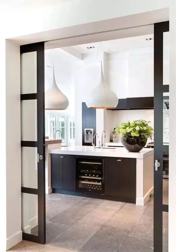 想裝玻璃推門(mén)，哪種更適合？