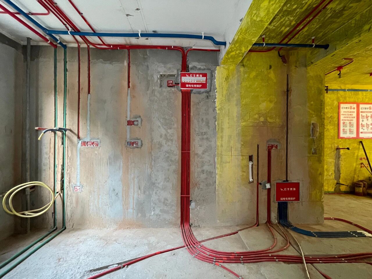 差別真的太大了！南京紅牛裝飾標(biāo)準(zhǔn)化水電工藝vs非正規(guī)／熟人施工隊(duì)的水電工藝！13